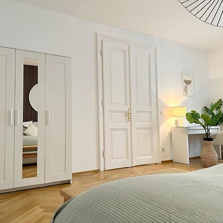 Designer Apartment Near Main Station Відень Екстер'єр фото