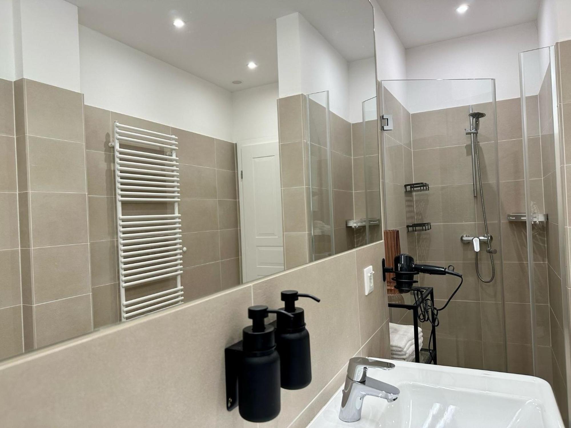 Designer Apartment Near Main Station Відень Екстер'єр фото